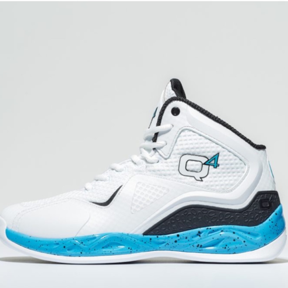 Q4 Millennium HI Bright white basketball shoes